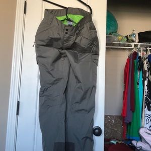 Gray men’s Arctix ski pants.